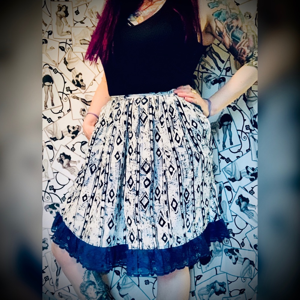 IT HAS POCKETS 💋3/$20 Bundle to Save💋